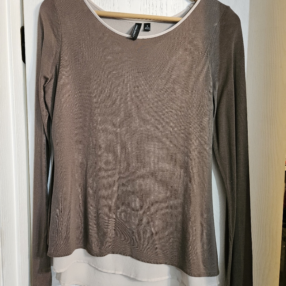 Women's pullover top.
